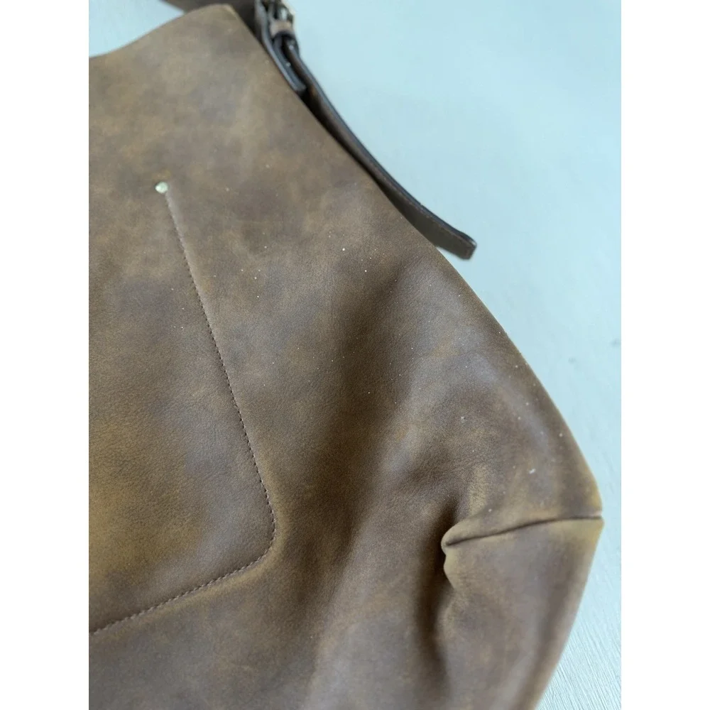 Universal Thread Hobo Bucket Purse Bag Cognac Brown Gold Buckle